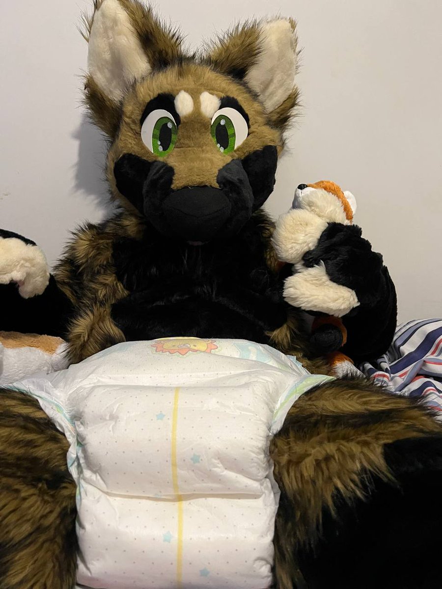 Oh hai! You caught me in the middle of cuddling my plushie! You can cuddle me if you want as well!!!

#Abdl #babyfur #kidfur #diaperedfursuit #DiaperFursuit
#BDF #BigDiaperFriday  #DiaperedFURsuit