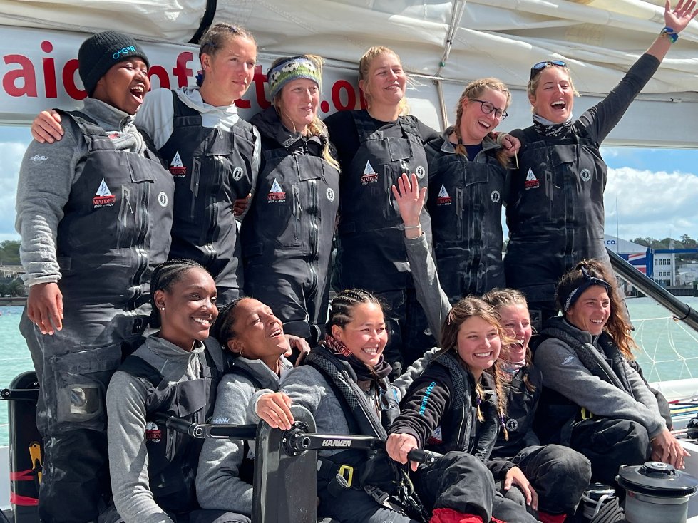 La 📸de la semaine par Tim Bishop. L'équipage 100% féminin de Maiden, mené par Heather Thomas, la plus jeune skipper de la flotte, a remporté en temps compensé la 1ère édition de l'@oceangloberace. Une grande première autour du monde pour un équipage féminin. 👉 Avec @Pantaenius