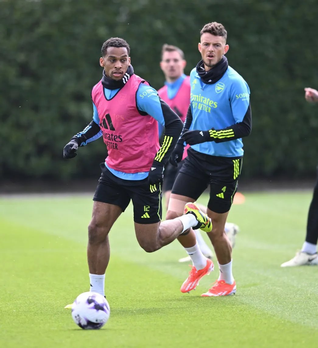 📸Jurrien Timber akiwa mazoezini kuelekea mechi dhidi ya Spurs.⚪️🔴