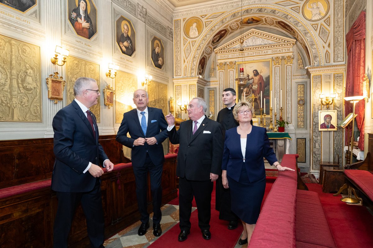 The President of #Hungary @DrTamasSulyok was received today by the Grand Master of the #OrderofMalta Fra’ John Dunlap. During the meeting the Hungarian President praised the work the Order carries out in over 120 countries across the globe.
orderofmalta.int/news/official-…