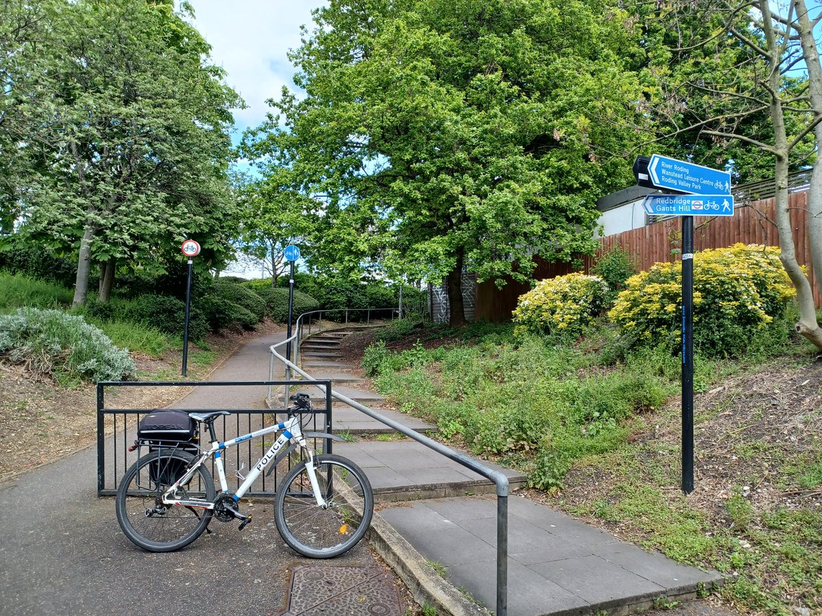 @MPSCranbrook and @MPSValentines out on cycle patrol today, covering all hotspot's pointed out by local residents and park users. @MPSRedbridge