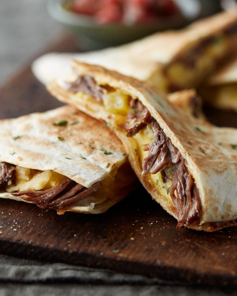 Take pretty much any leftover beef you have and make this recipe! It takes only 20 minutes, too! Beef & Egg Quesadillas - biwfd.com/3Pt3fj8 #BeefFarmersAndRanchers