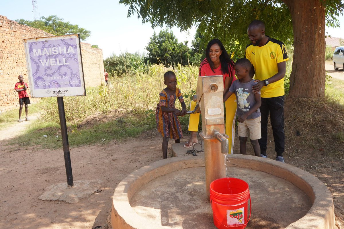 Always a pleasure to have Noella back in Congo 🇨🇩 Here is one of our 31 wells, which is currently providing access to clean drinking water in our communities! 💧