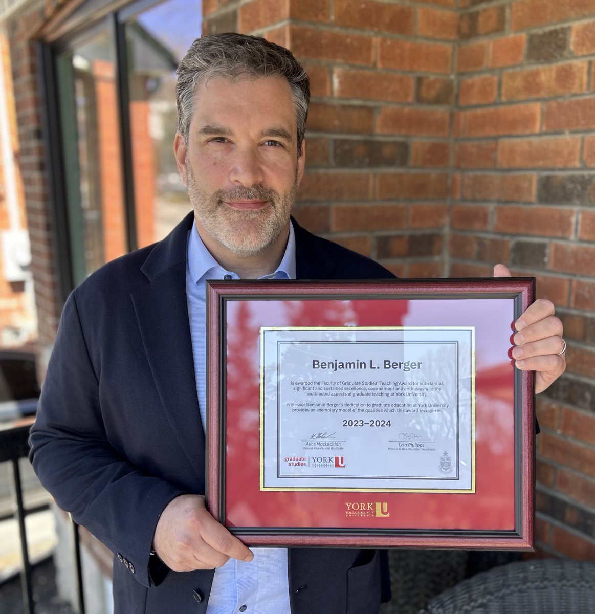 Congratulations to Dr. Benjamin Berger, from @OsgoodeNews, who is the recipient of the 2023-2024 Faculty of Graduate Studies’ Teaching Award. 

Read more | bit.ly/3xBpo8N  

#YorkU #GradStudiesYU