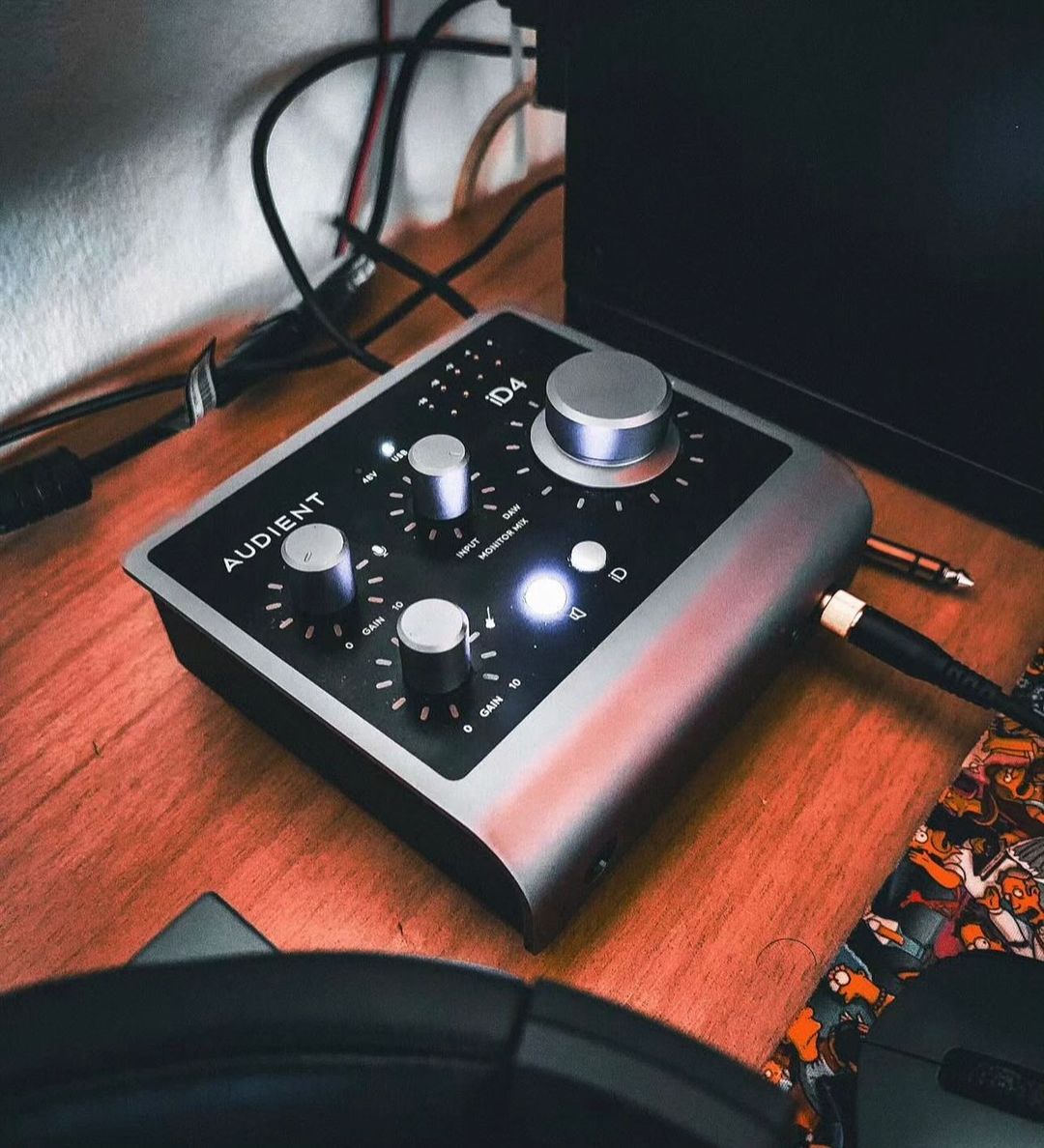 Achieve premium audio performance in a smaller package 🤩🙌 iD4 MKII is the perfect audio interface for any producer looking to record studio level audio no matter your surroundings 🔥🔊 Link 🔗👉 bit.ly/44as6OH #Audient #iD4 #iD4MKII