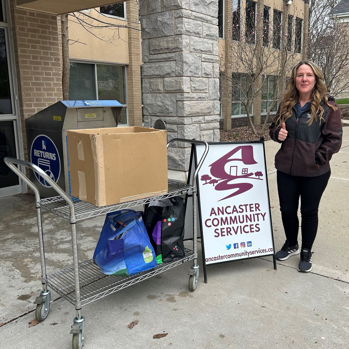 We are ending the week with a big #ThankYou to The Parent Bazaar for hosting a #FoodDrive at their Spring Sale earlier this month! 🙌 Over 68 lbs of non-perishable food was collected & dropped off last week. Thank you also to everyone who donated! You are amazing! 💕

#Ancaster