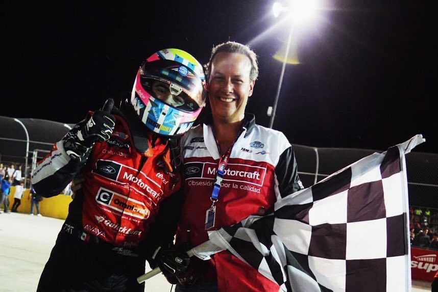 ¡Nuevo equipo, misma meta! 🏁🏆 Aunque el año pasado @MaxiGutierrezMX se llevó la bandera a cuadros en el Dorado Speedway, este año viene con un giro emocionante: ¡es parte de la escudería Prime Sports! 🏎️💨😎 ¿Podrá Max llevarse nuevamente la victoria? 🤔 #CarreraDorado