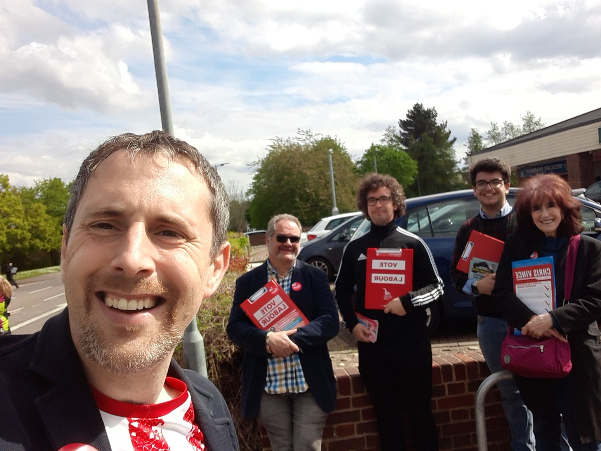 Back out on the doors with the Harlow Labour team after work this afternoon. Lots of positive conversations with residents on the #LabourDoorstep @jodidunne10 @JamesGriggs512 @AlexJKyriacou @HarlowLabour