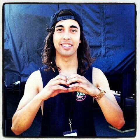 hourly vic fuentes 👰‍♀️ (@hourlyvic) on Twitter photo 2024-04-26 16:03:25