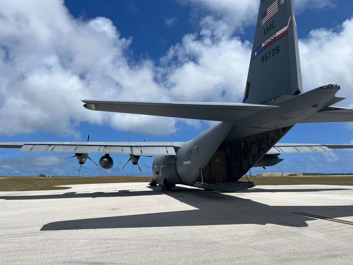 🛫A U.S. Air Force C-130J Super Hercules from the 40th Airlift Squadron soared into action from Dyess AFB, Texas, on a 26-hour single-aircraft extraordinary Maximum Endurance Operation to Andersen Air Force Base, Guam. #TogetherWeDeliver | #MobilityAirmen | @AirMobilityCmd