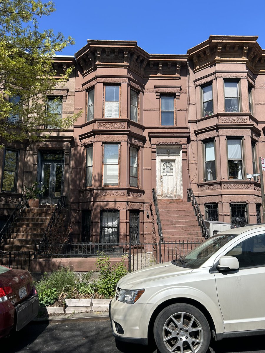 #justlisted
Brownstone built in 1899 with original details. First time on market since 1899, original owners. 3 story home with 3 br owners duplex & professional office. Steps to 45 st #R train & park.
$1,600,000 Call Mark at 917 968 5114 #sunsetpark #parkslope  #NYC #bayridge