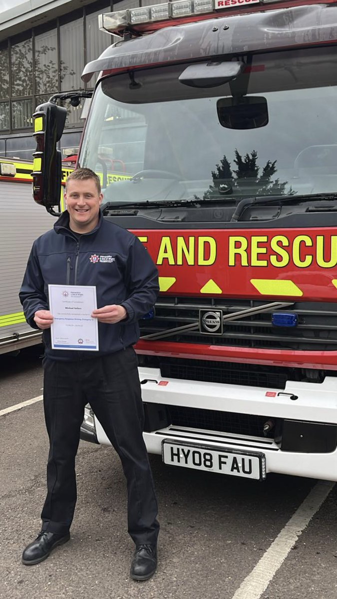 🎉 Congratulations 🎉 to FF Sellars from @Fareham17 who today finished his 10 days intensive training on #bluelights 🚒 Continue to #drivetoarrive 💯 #highstandards @NFCC_FireChiefs