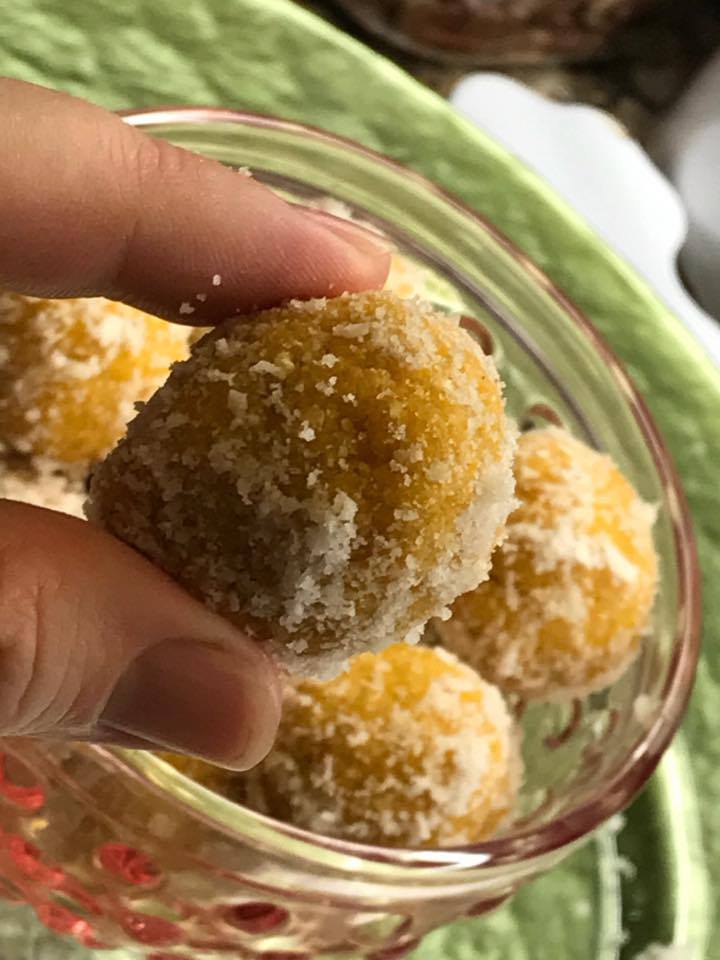 #RAW And Delectable Are #Apricot Energy Bites. Only 3 Ingredients To Taste Heavenly. #Recipe 2 Enjoy #RecipeIdeas #Energy #recipes bit.ly/2s7MnnV