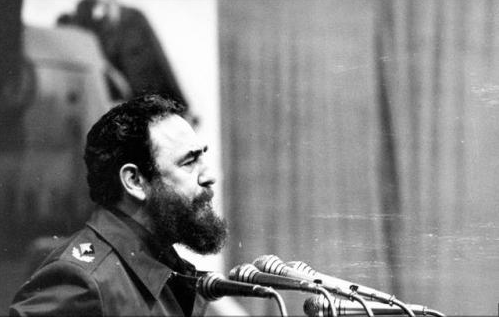 #Fidel 🕊️ 'La lucha por la #paz equivale a la lucha por el desarrollo, y no pueden haber paz ni desarrollo sin una era de cooperación en gran escala entre todas las naciones, con la premisa del respeto a la libre determinación de cada pueblo'.