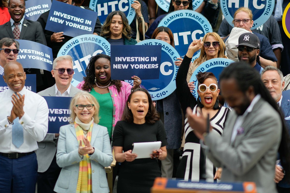 ¿#SabíaQue esta semana, @NYCMayor dio a conocer el presupuesto ejecutivo de la ciudad para el año fiscal 2025?

Cuenta con $111.6 mil millones para seguir mejorando la seguridad, impulsar la educación y cuidado infantil, fomentar la cultura, y más.

telemundo47.com/historias-dest…