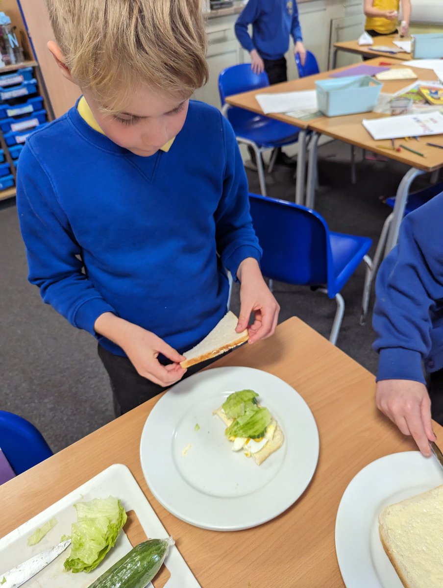 @HuttonCran Year 3 have really enjoyed using their culinary skills to make amazing healthy sandwiches.