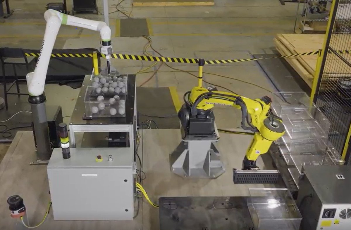 Concept_Systems's tweet image. Behind the scenes action shot of the #evriirobot demo before it&apos;s journey to the @AutomateShow 

An evriiRobot is an industrial solution designed to live on your shop floor for years to come.

Check it out 🔗hubs.la/Q02v5b9n0

#fanucfriday #automate #automate2024