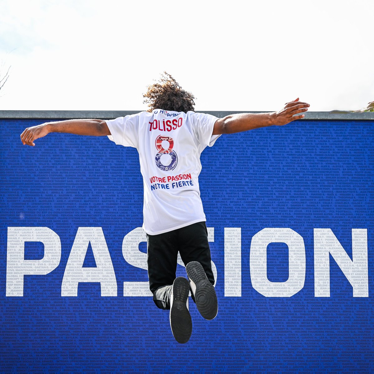 Olympique Lyonnais (@ol) on Twitter photo 🔥 CONCOURS 🔴🔵
A l'occasion de #OLASM, on vous propose de remporter un maillot collector 🤩
Pour participer :
1 - Commente ce post en mentionnant deux supporters de l'OL 🗨
2 - Repost la publication 🔁
3 - Abonnez-vous à <a href="/OL/">Olympique Lyonnais</a> 🔥 CONCOURS 🔴🔵
A l'occasion de #OLASM, on vous propose de remporter un maillot collector 🤩
Pour participer :
1 - Commente ce post en mentionnant deux supporters de l'OL 🗨
2 - Repost la publication 🔁
3 - Abonnez-vous à <a href="/OL/">Olympique Lyonnais</a>