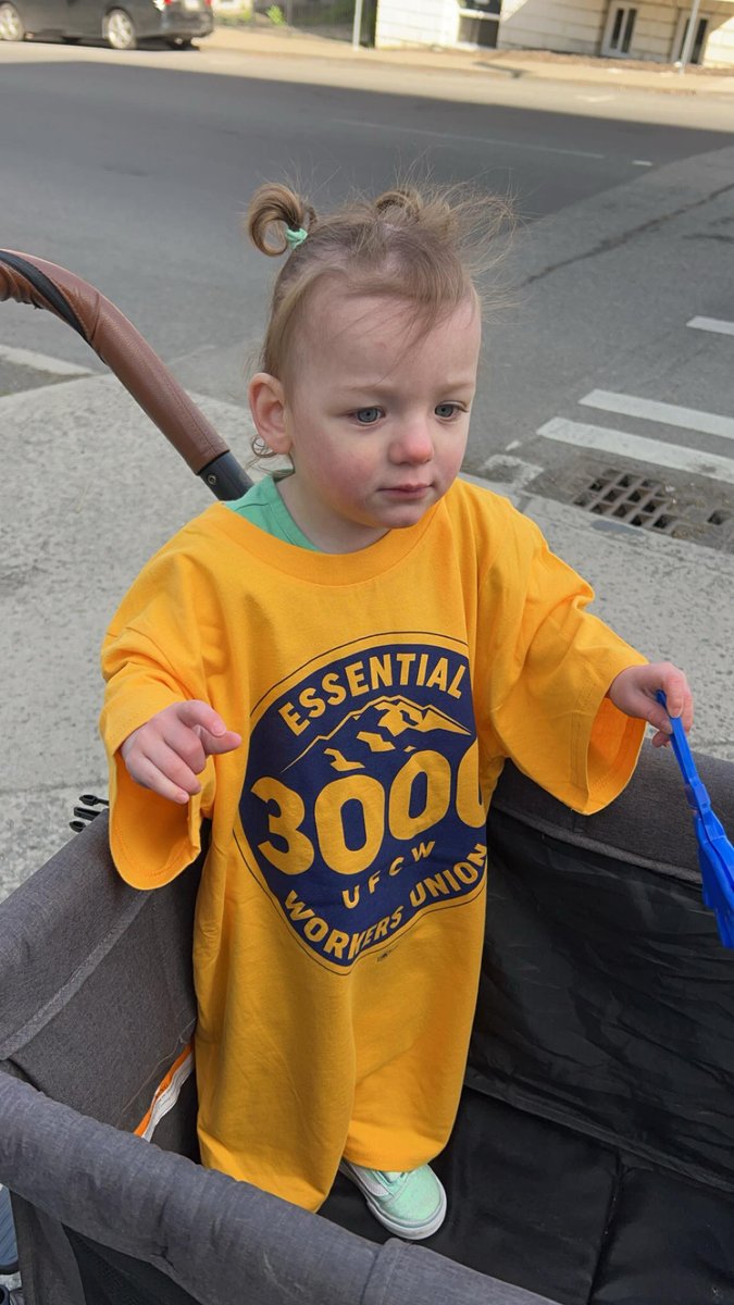 As Day 5 of the #SacredHeartTechsStrike gets underway enjoy these twins were making some noise to wake-up Providence and Susan “Strikes are Expensive” Stacey from their greed naps. Please donate to the GoFundMe campaign to support the striking techs: gofundme.com/.../help-strik…...