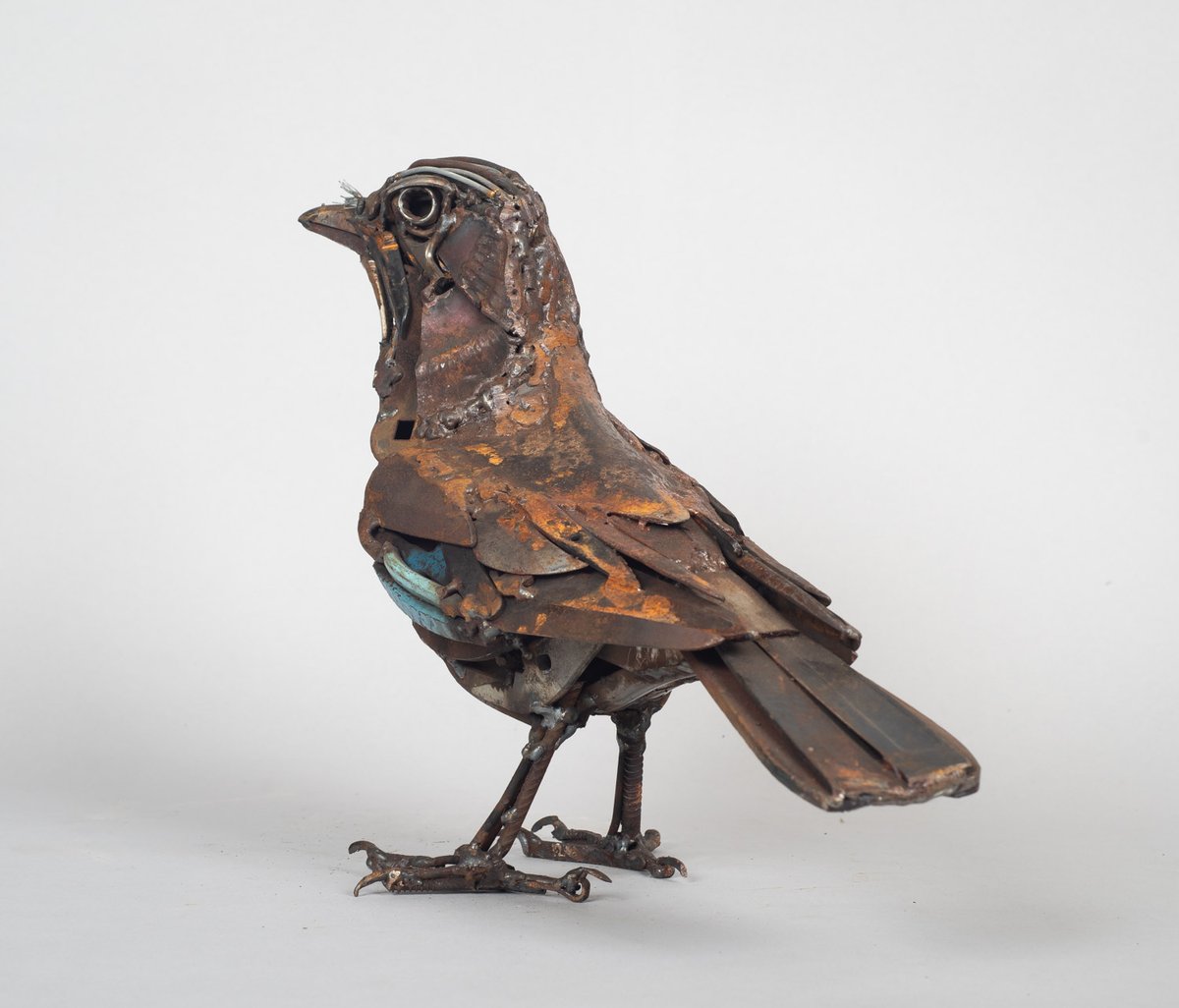 HarrietMead1's tweet photo. Blade Jay, a commission from earlier this year. I was pleased to find some pliers with blue handles to use in the wings. #jay #birdsculpture #metalsculpture #metaljay https://t.co/Y3H4V82DeC