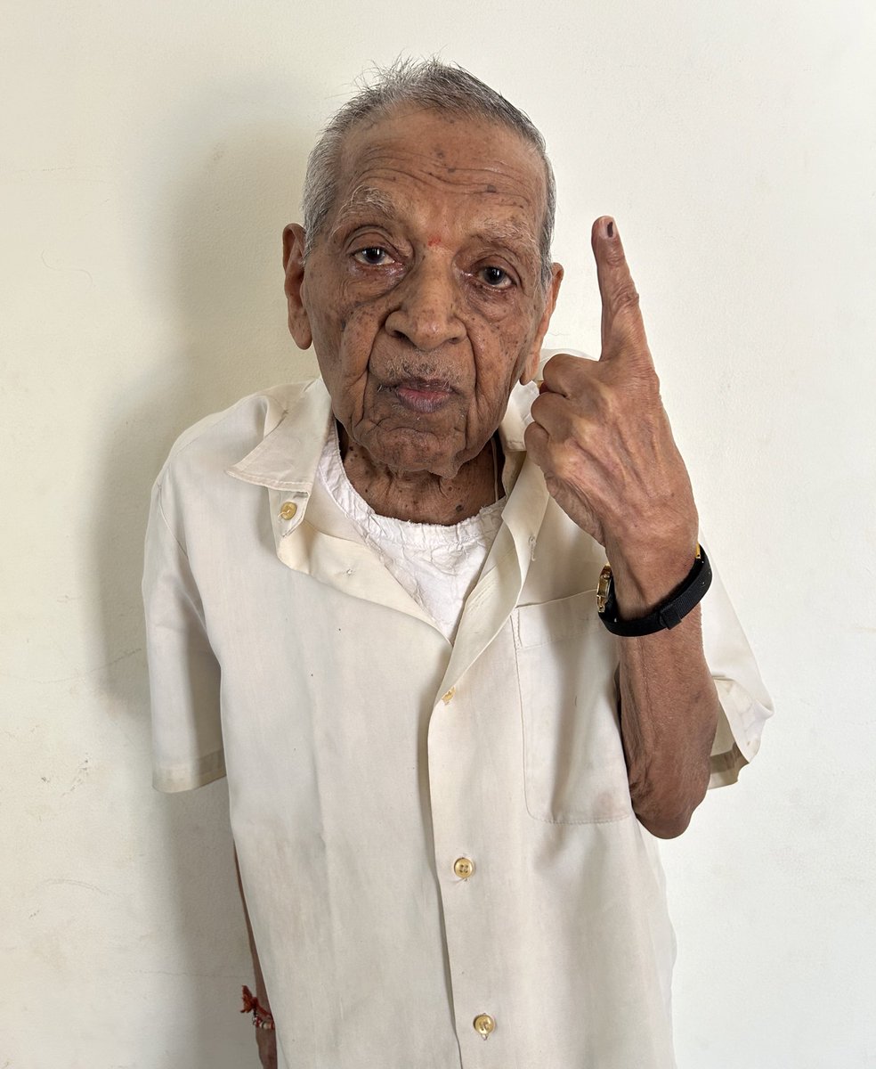 rajeshpadmar's tweet photo. Bengaluru: Veteran RSS Pracharak, Senior Author Ka Shri Nagaraj votes for #LokSabhaElections2024 . He voted in all General Elections of India since 1951-52. A Very Active Participant of Festival of Democracy. 
#100PercentVoting https://t.co/kW1jMUXf0B