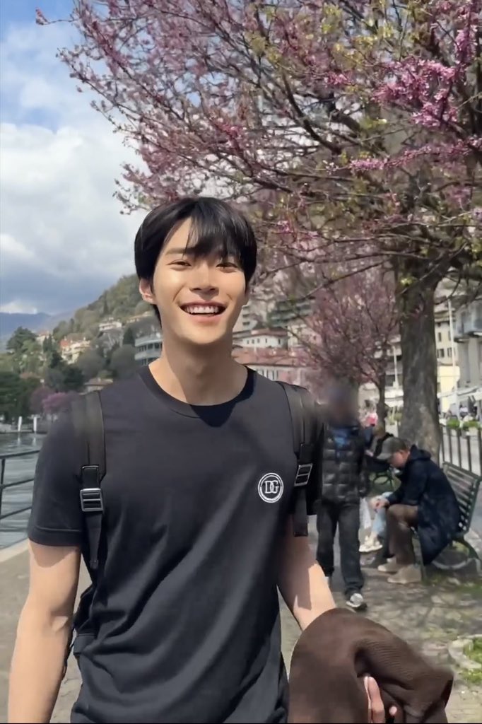 DOYOUNG tweet media