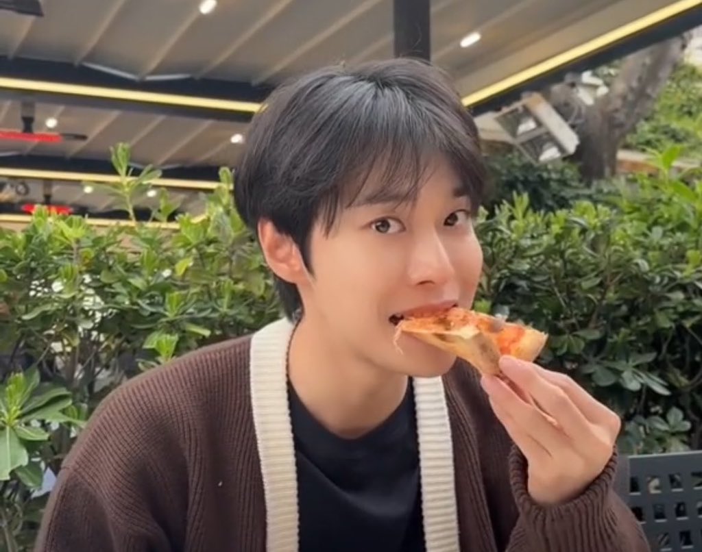 DOYOUNG tweet media