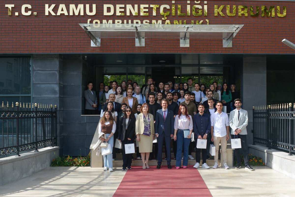 📌Ankara Üniversitesi Hukuk Fakültesi Öğrencileri, KDK’yı Ziyaret Etti! Kamu Denetçisi Sn. @OzlemTuncak, öğrencilerle bir araya gelerek; kurumumuzun işleyişini ve çalışmalarını anlattı, hak arama kültürünün gençler arasında yaygınlaşmasının önemine değindi. #KDK