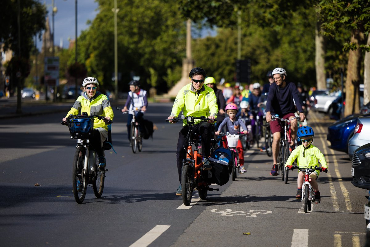 🚲2⃣ DAYS TO GO UNTIL #KidicalMassOxford 🚲 Join us this Sunday as we come together from across the city for a fun ride for safer streets for all 📢 🗓️ 28/04 🕑 2-4pm 📌 Feeder rides from across Oxford & city centre mass cycle Learn more ⤵️ tinyurl.com/KidicalMassOxf…