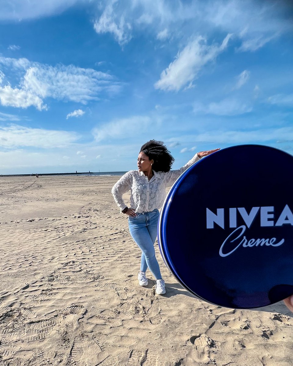 NIVEAUSA's tweet photo. Larger than life nourishing moisture 🙌​

#NIVEAUSA #NourishOn #NourishWithNIVEA #OneCremeSoManyUses https://t.co/GNKmyrkbh1