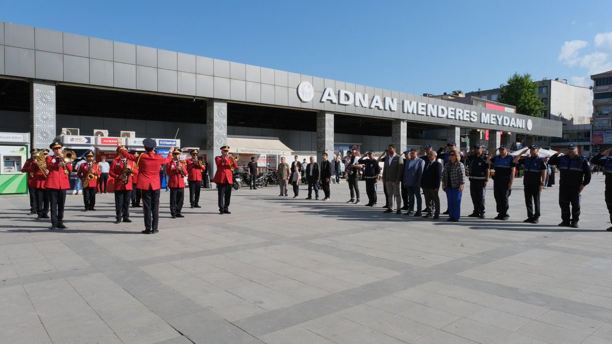 Haftayı İstiklal Marşı’mızın eşsiz ezgileriyle açıp, İstiklal Marşımız ile kapatıyoruz. Bu geleneği, milli birlik ve beraberliğimizi pekiştirmek amacıyla geleneksel hale getireceğiz. Her yeni haftaya bu coşkuyla başlayıp, aynı coşkuyla sonlandıracağız. Ne Mutlu Türküm diyene! 🇹🇷