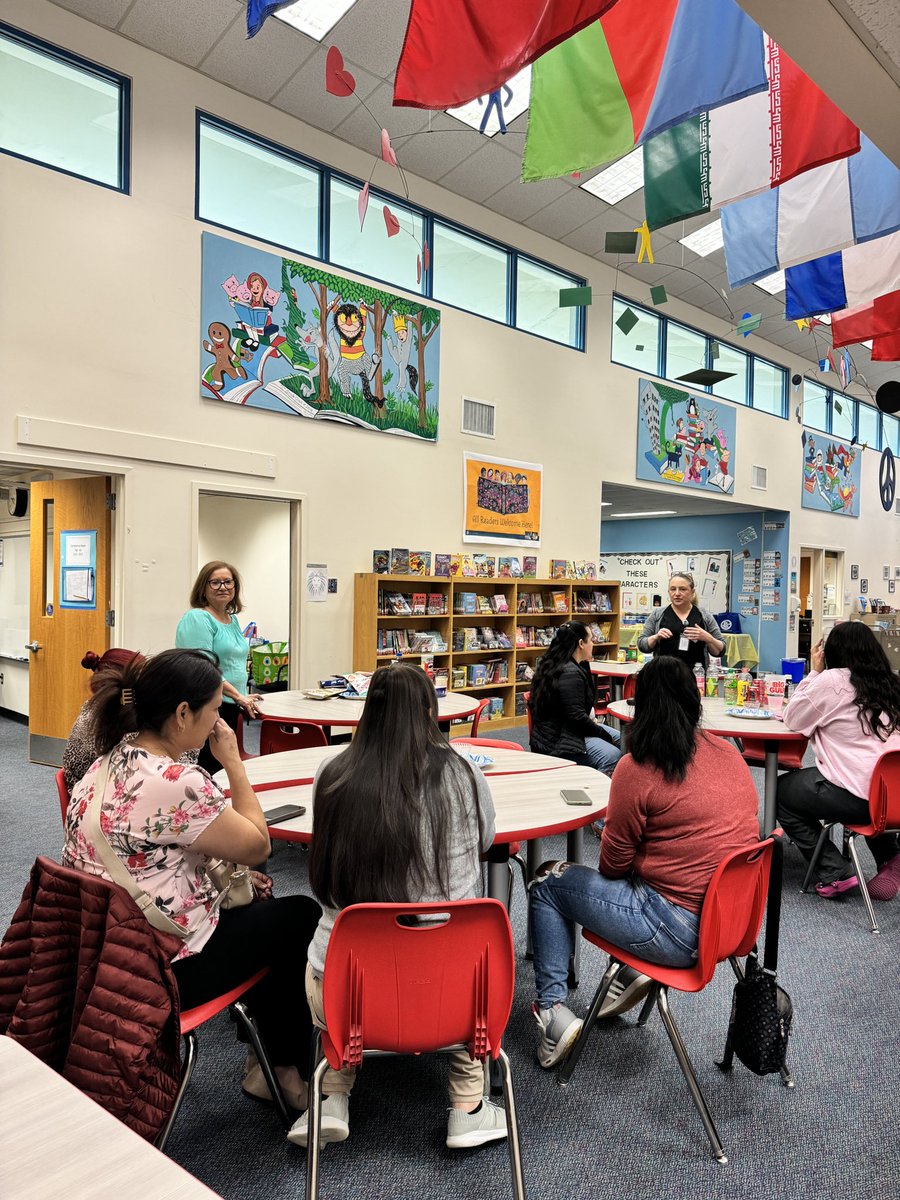 Today our school nurse, Jill Ramirez, presented to the English Learner parents on healthy eating. 🥗🥑🍎🍊🍍🥥🥚🍇🥝🍉🍱🥙🌯 @apsvirginia