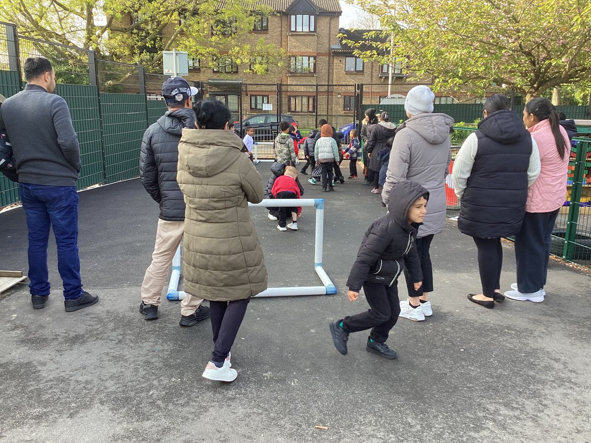 Our Year 1 parents hugely enjoyed their OPAL playday today! We discussed the importance of play in all weather conditions, how it benefits all areas of their learning and development. Thank you to all the parents/carers that have attended OPAL @OPAL_CIC