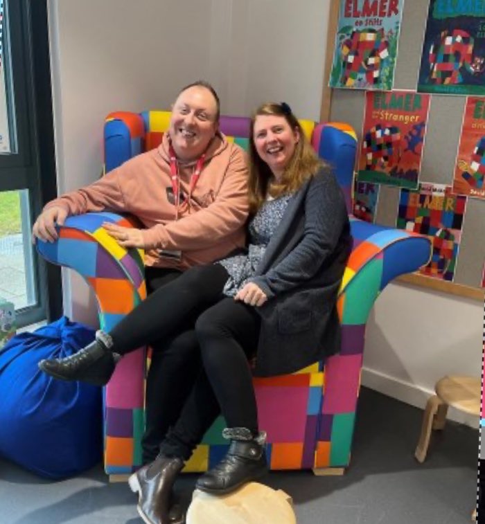 @tamsingrimmer and I had a great time at the @NTU_Ed Evening in the Early Years last night. The Elmer chair was the highlight of the evening. It’s so big we both were able to sit on it. #TeamEC
