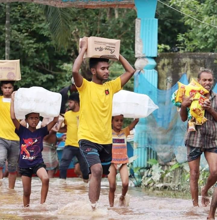উপকূলীয় অঞ্চলের মানুষকে বিনামূল্যে সেবা দিচ্ছেন মানবিক অভি