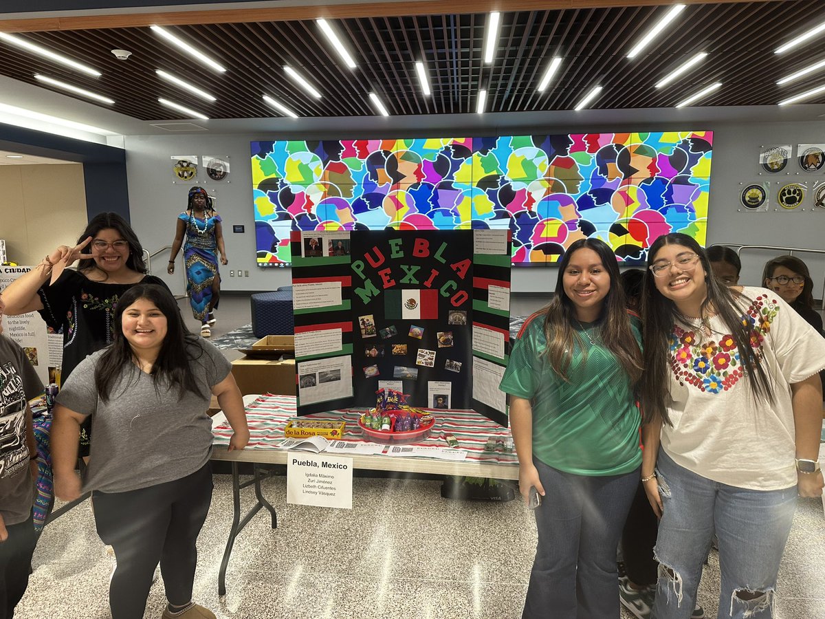 More pics from the HHS Diversity Fair.