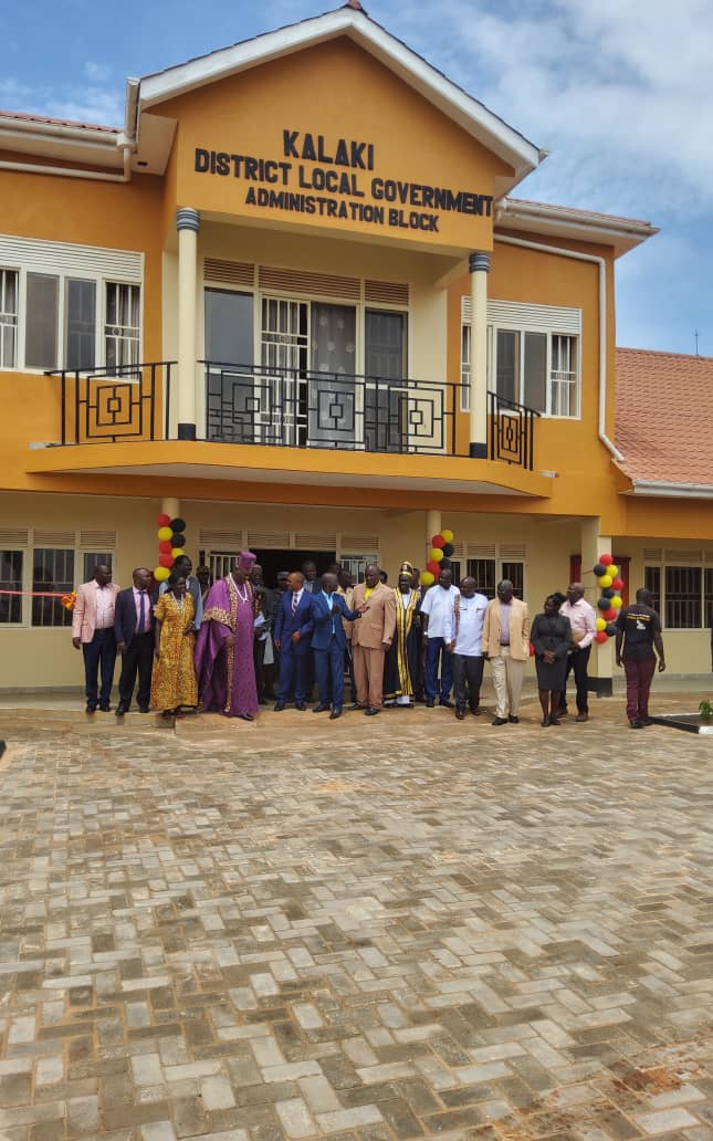 It is a privilege to officially open the Kalaki District Administration Block. This project is a testament to the success of the NRM government's decentralization effort @GovUganda @KagutaMuseveni @mofpedU @MoICT_Ug @MoLGUganda @NRandaMediaCent @R_Nabbanja @PDMSecretariat