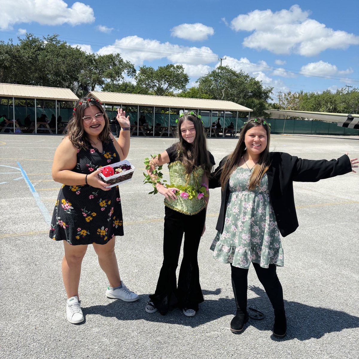 G-Star students wore floral outfits for Floral Friday!  💐

#GStar #GStarSchoolOfTheArts #Students #FloralFriday #SpiritWeek #ArtSchool #Fashion #HighSchool