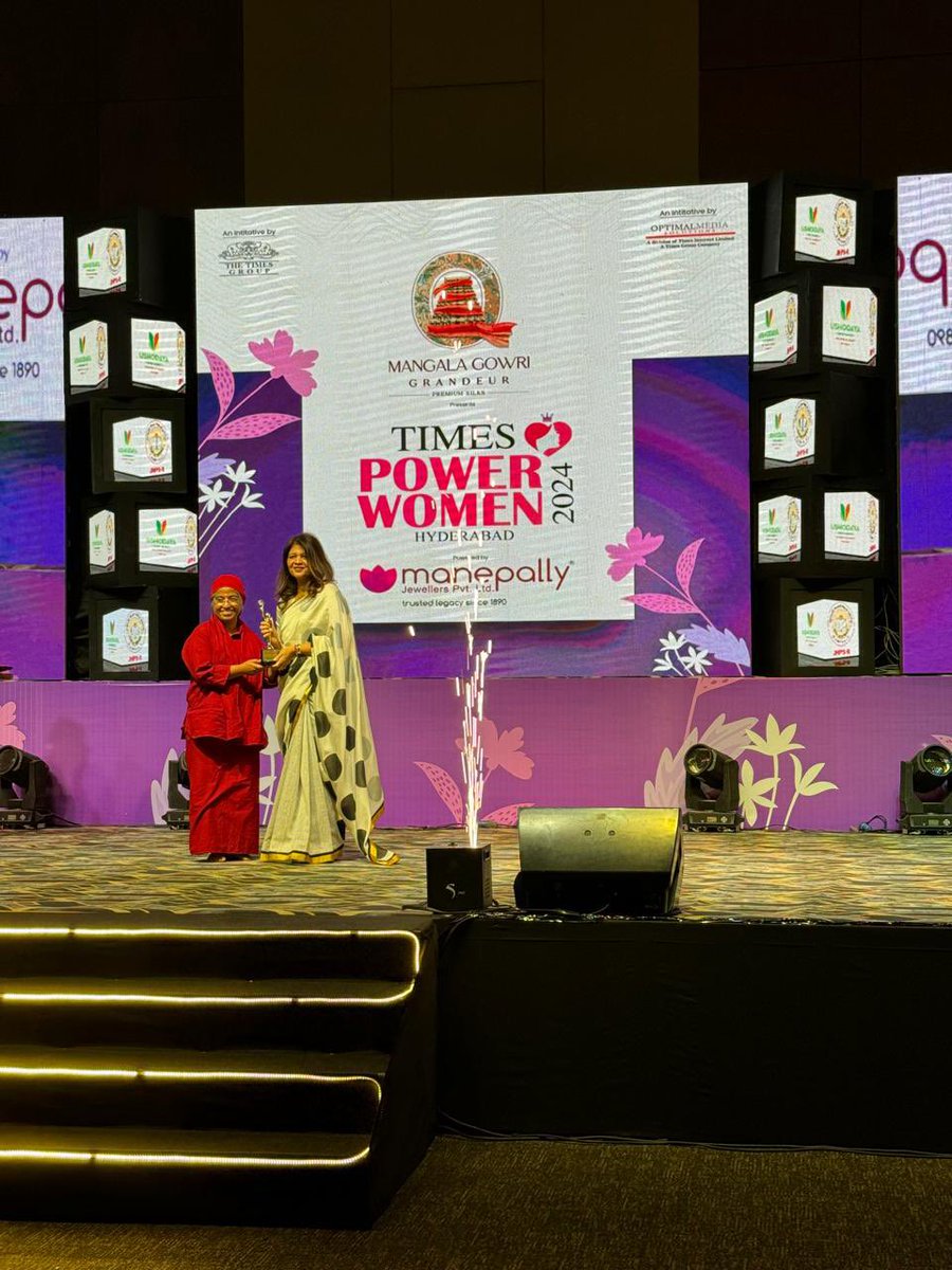 Absolutely honored to receive the #TimesPowerWomenAward2024 instituted by @timesofindia from a wonderful police officer & great human @Shikhagoel_IPS. It is a recognition that reminds you of greater responsibility!