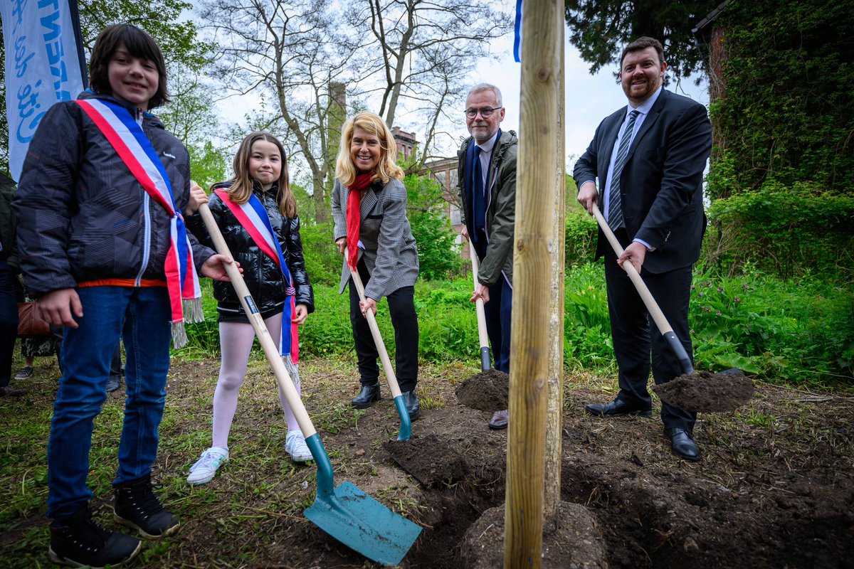 📍 À Barentin, lauréate petite ville de demain depuis 2020, une friche de 17 hectares va se transformer en un parc urbain sous l’action de son maire @Chris_Bouillon 🌳 Pour les barentinois, ce parc sera à la fois un espace naturel mais également un espace de rencontres et de…