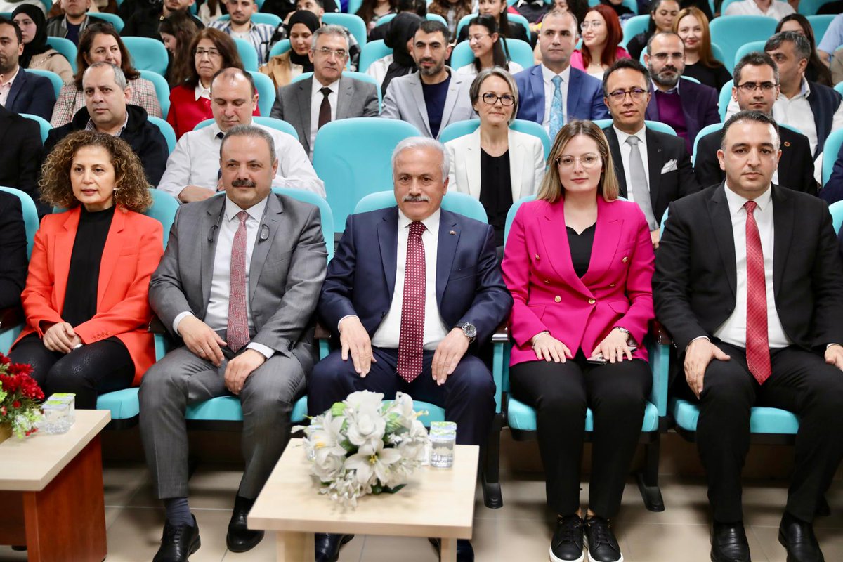 Valimiz Sn.@malikumbuzoglu,
ASÜ İktisadi ve İdari Bilimler
Fakültesi & İŞKUR İş Kulübü Eğitimi Sertifika Töreni ve Kariyer Yolculuğu Semineri’ne iştirak ederek üniversite öğrencileriyle söyleşi gerçekleştirdiler.İİBF eğitim gören 93 öğrencimize iş Kulübü sertifikaları dağıtıldı