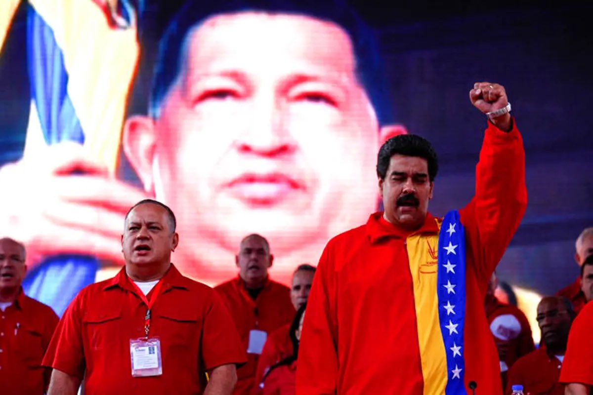 migousantamaria's tweet photo. “Primero te toman de la mente y después por el estómago“.

Decía una venezolana🇻🇪

SUMISIÓN y de a poco, nos fuimos ACOSTUMBRANDO.   

🧵Cómo los venezolanos se acostumbraron a la dictadura socialista que se robó uno de los países más ricos del mundo y que ya no pueden cambiar.👇🏻 https://t.co/Gd7ECcDiXS