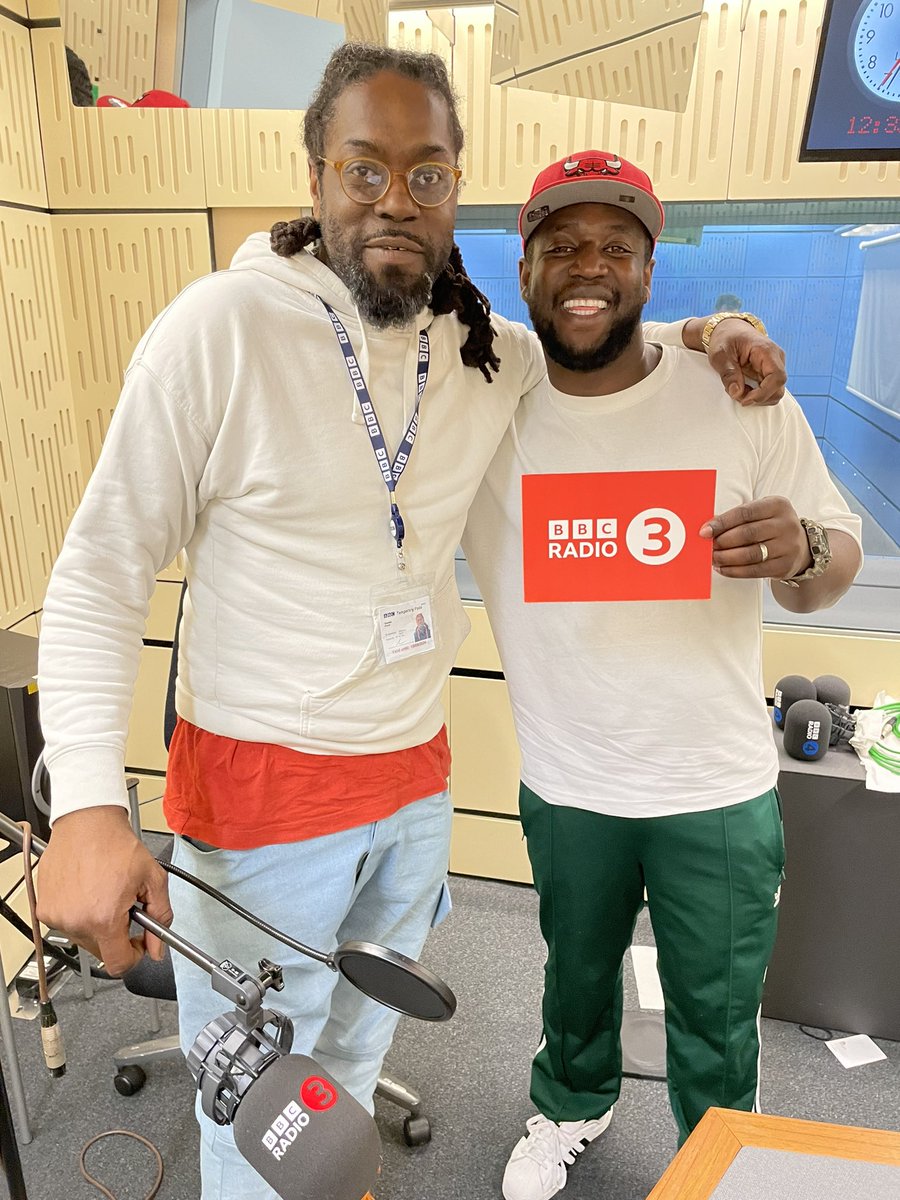 Our ‘Round Midnight guest tonight is drummer and band leader of @MercuryPrize winning jazz group @EzraCollective - @FemiOnDrums ⭐️ Tune in for an in depth conversation with @sowetokinch 🎙️ #RoundMidnight @bbcradio3 @bbcsounds bbc.co.uk/programmes/m00…