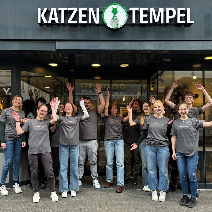 🎉 Heute ist große Eröffnung in Trier! 🎉 Sophie und ihr motiviertes Team haben heute Morgen um 10 Uhr die Tore zum Katzentempel Trier eröffnet.😻🐾 Wir freuen uns auf viele schöne Momente. 

#katzentempel #trier #trierfood #katzentempeltrier #katzencafe #catcafe #veganrestaurant