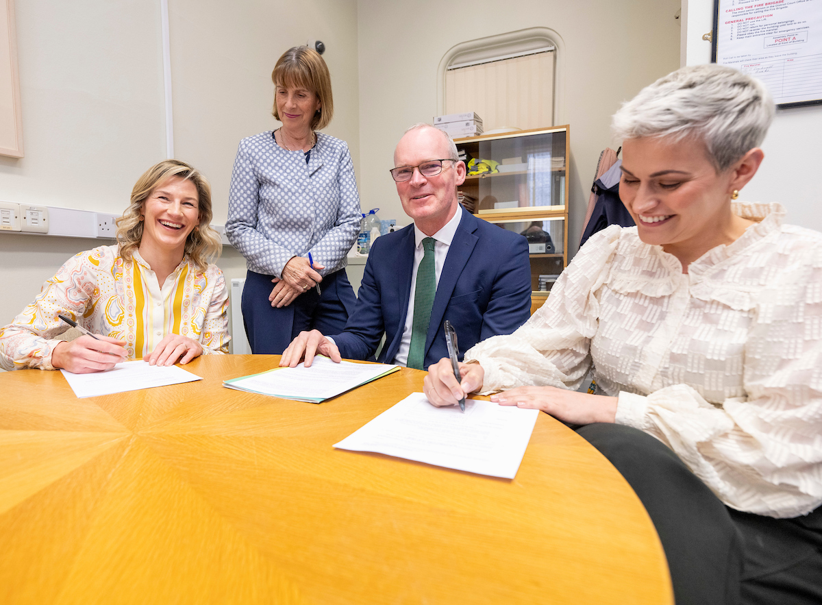 ✒️ S I G N E D - ROUND 2 FOR THE EU 🇪🇺 It's a two-woman team for @finegael in Midlands North West. @NinaCarberry and I were in Galway Courthouse this afternoon, signing our nomination papers for the European Elections on June 7 with Director of Elections, @SimonCoveney.