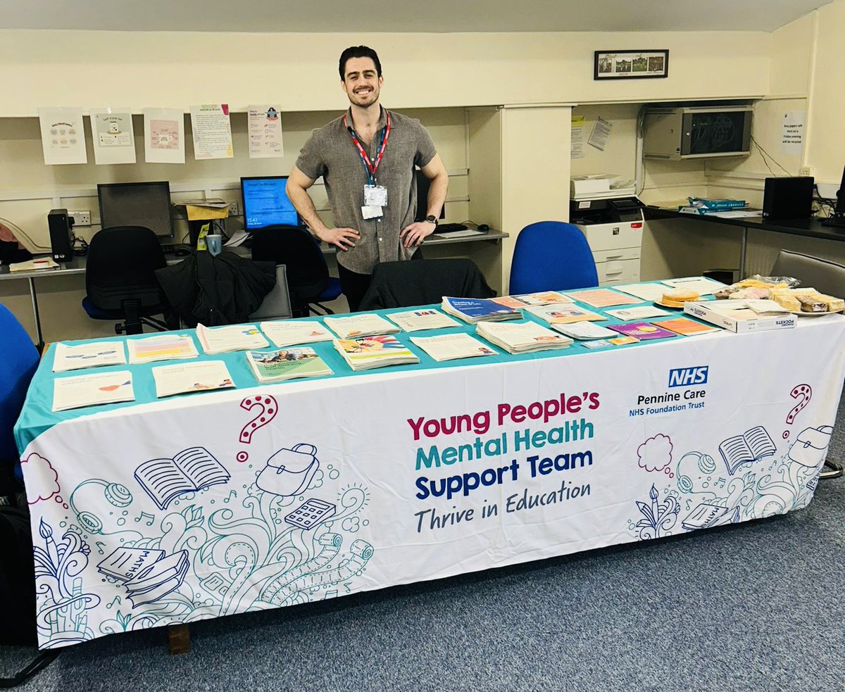 Here’s Emily (behind the camera ) & Jordan from Stockport MHST running a staff wellbeing drop in for the staff at Harrytown Catholic High School. 📸 #StockportMHST #CAMHS @gordonmilson @lisasla65957633 @ChrisMurrayAD