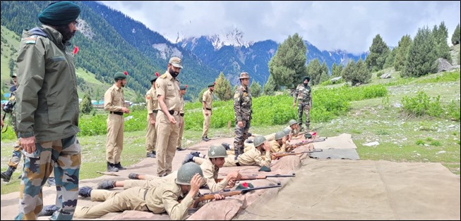 Productive meeting today in Srinagar between ADG,NCCJK&L, &Maj Gen Vivek Dogra,COS,HQ 15Corps.Discussed arrangements for #SNICSrinagar,visit of J&K LG & #DGNCC & transfer of land at Chattabal for new NCC TrainingAcademy.Exciting developments for NCC in  Valley.

@SpokespersonMoD