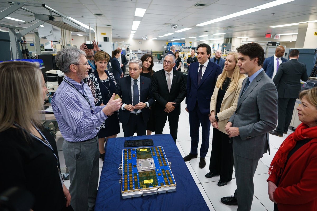 Today, @JustinTrudeau and @FP_Champagne saw their work up close, showcasing how our $60M federal investment will support groundbreaking tech, stabilize our supply chains, and create hundreds of new jobs, right here in Bromont.