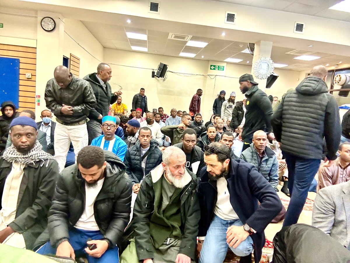 In the spirit of community engagement and nation-building, HC Dr. Morie Manyeh, along with HC staff, prayed @ the BECA Masjid in S/E London today. Imam Mahdi Jalloh led the JUMMA SALAT, during which he offered benedictory prayers for HE Pres J.M. Bio & for the people of S/Leone.