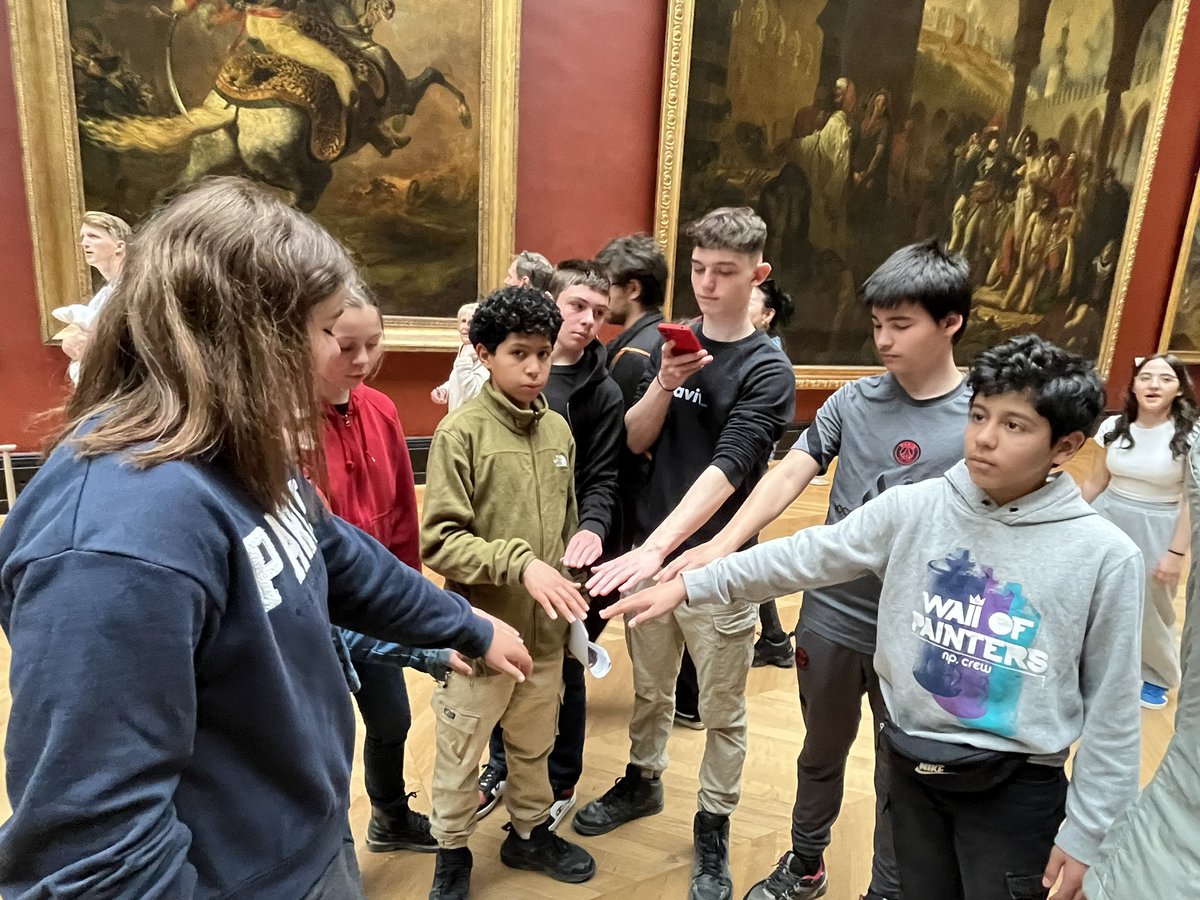 PatMarchesini's tweet photo. Sortie au @MuseeLouvre avec les 4e2-3-6 du @clgleracinay dans le cadre d’un projet artistique et culturel mené en Français et en Arts Plastiques, avec @Isadeliee et Mme Roux. https://t.co/F7VkrZ8Hnh